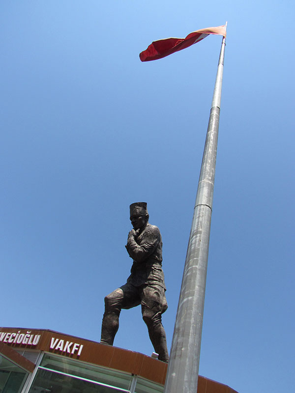 Atatürk Heykeli